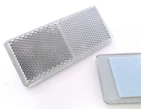 Balts kantains atstarotājs ar divpusēju līmlentu