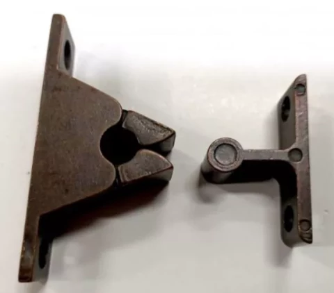 Durvju fiksators 261x261 BRŪNS