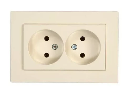 MIKRO dubultā socket without side earth  a/r cream
