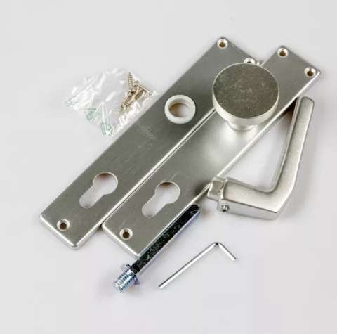 Emma door handle on backplate, 72 mm, silver