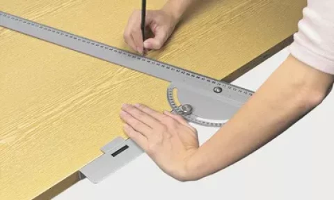 Leņķis 770mm, metāla