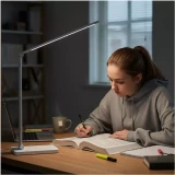 LED2B Galda lampa NOBLITE Q 7W/3CCT 420lm ar bezvadu lādētāju balta