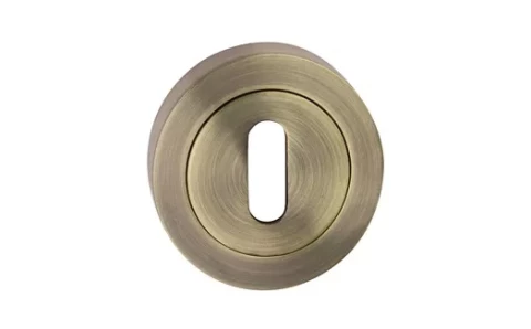 Uzlika BB uz apaļas rozetes  patina