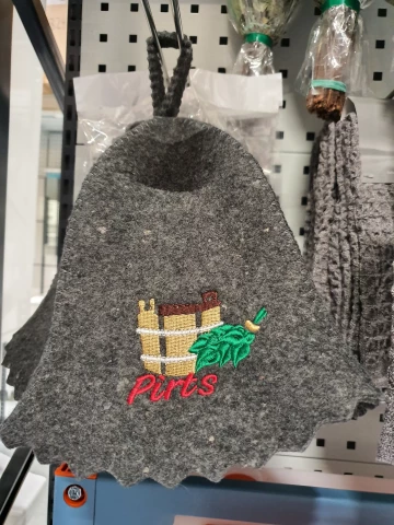 Pirts cepure ar dekoru