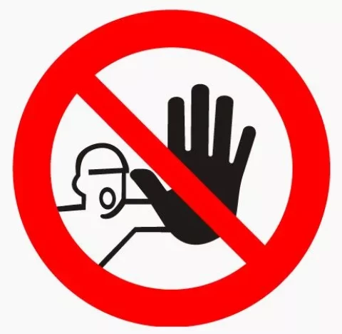 Uzlīme  ''Nepiederošām personā m kustība aizliegta''  D-15