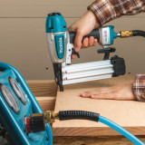 Пневматический гвоздезабиватель Makita AF506