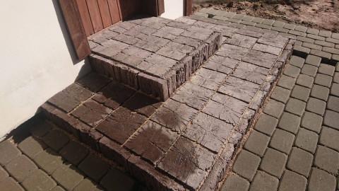 Decorative pavement concrete slab GULSNIS1 225x225x50mm, brown, 5kg / piece, 1042kg / pallet