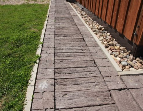 Decorative concrete pavement slab Gulsnis2, 600 x 225x50mm, brown, 14kg / piece, 1112kg / pallet